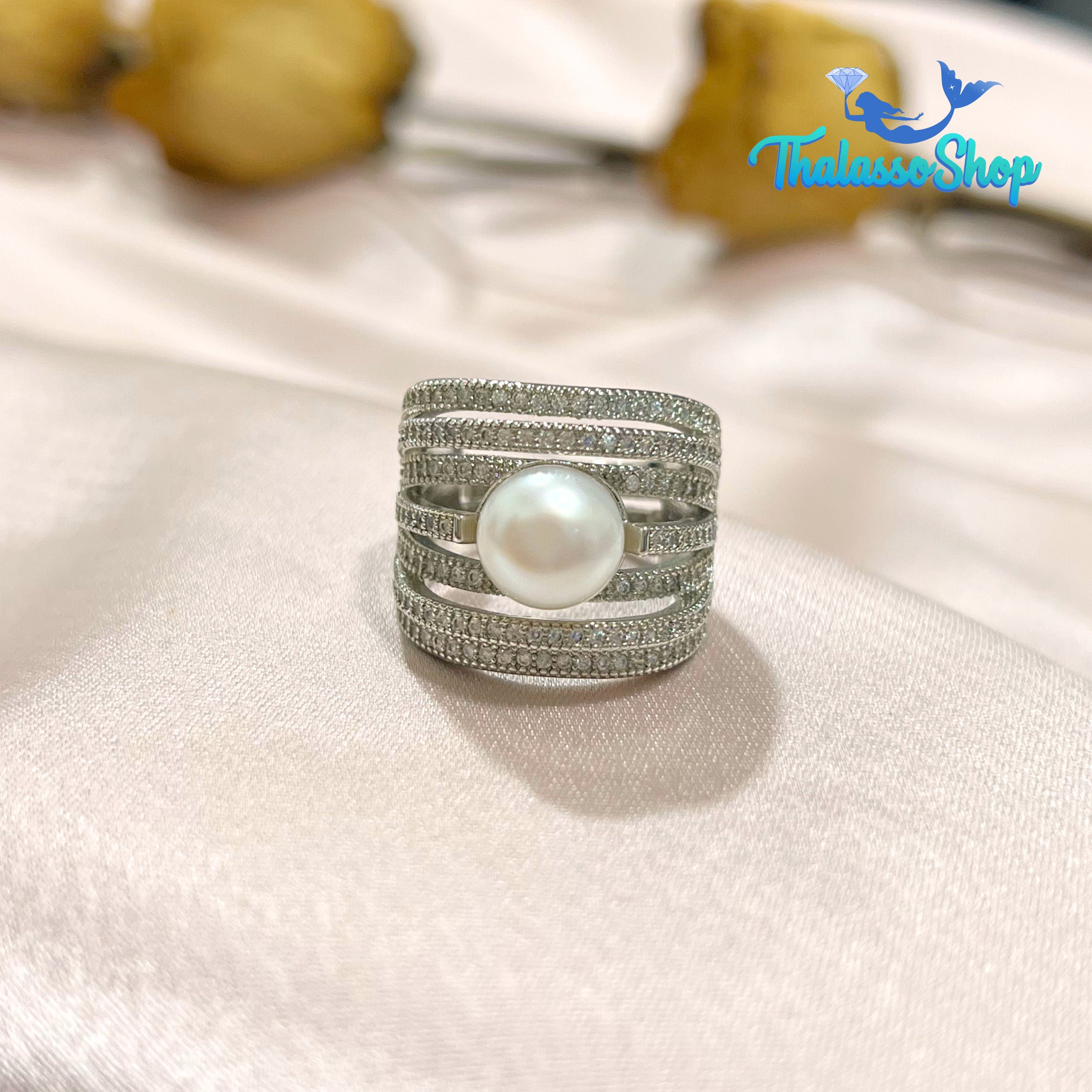 MORTICIA Pearl Ring
