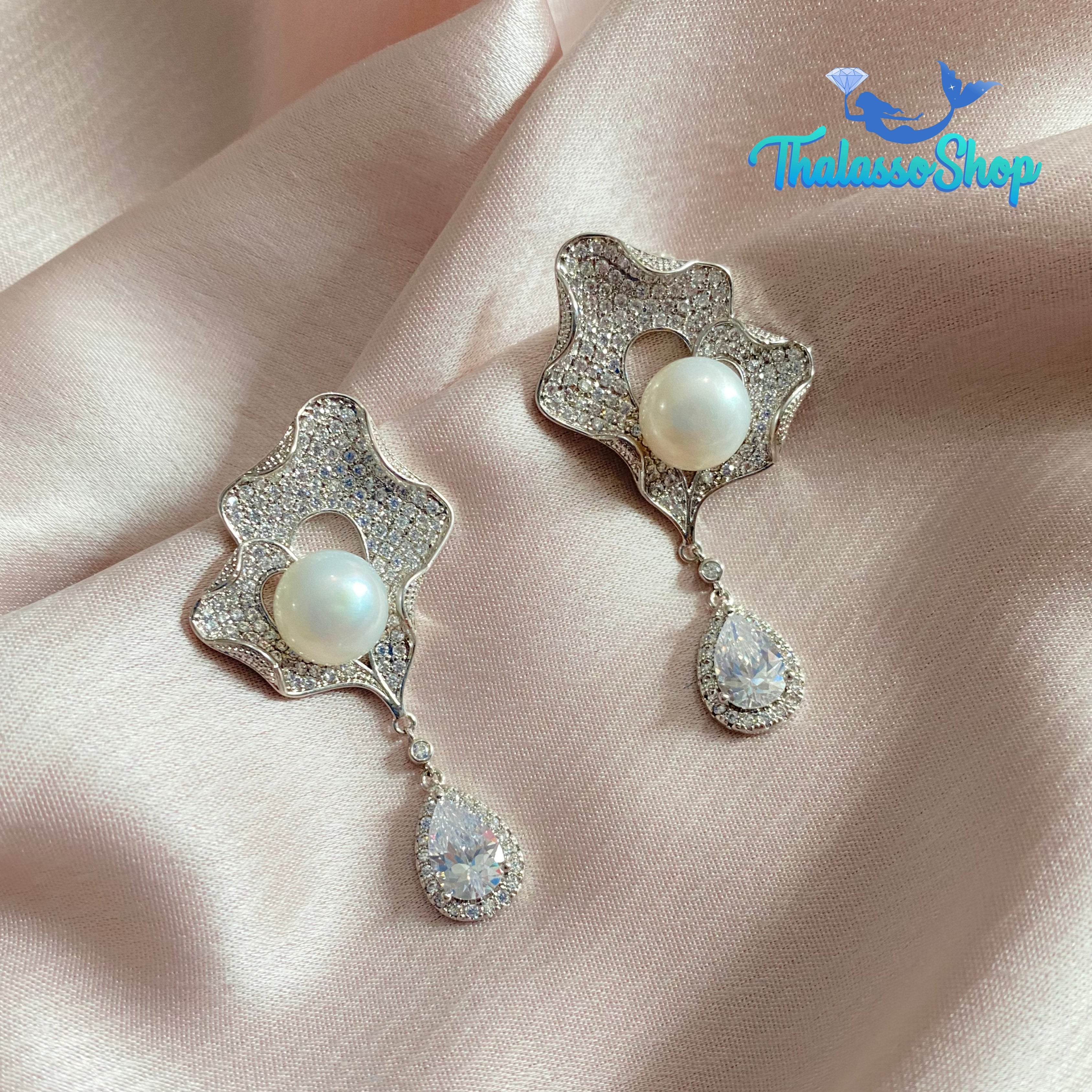 PRIYANKA Pearl Earrings